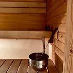Cozy Downtown With Private Finnish Sauna شقة